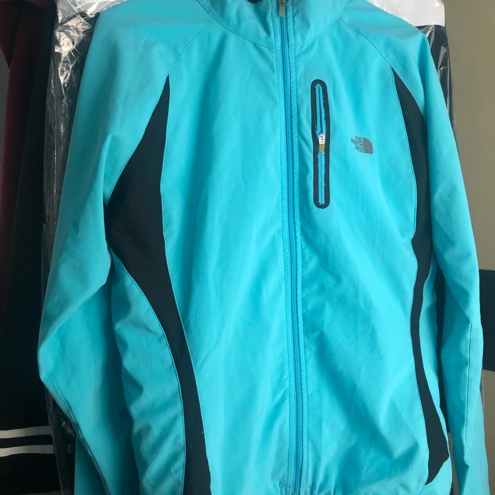 Northface exercise jacket. Special thin fabric. Like new. L